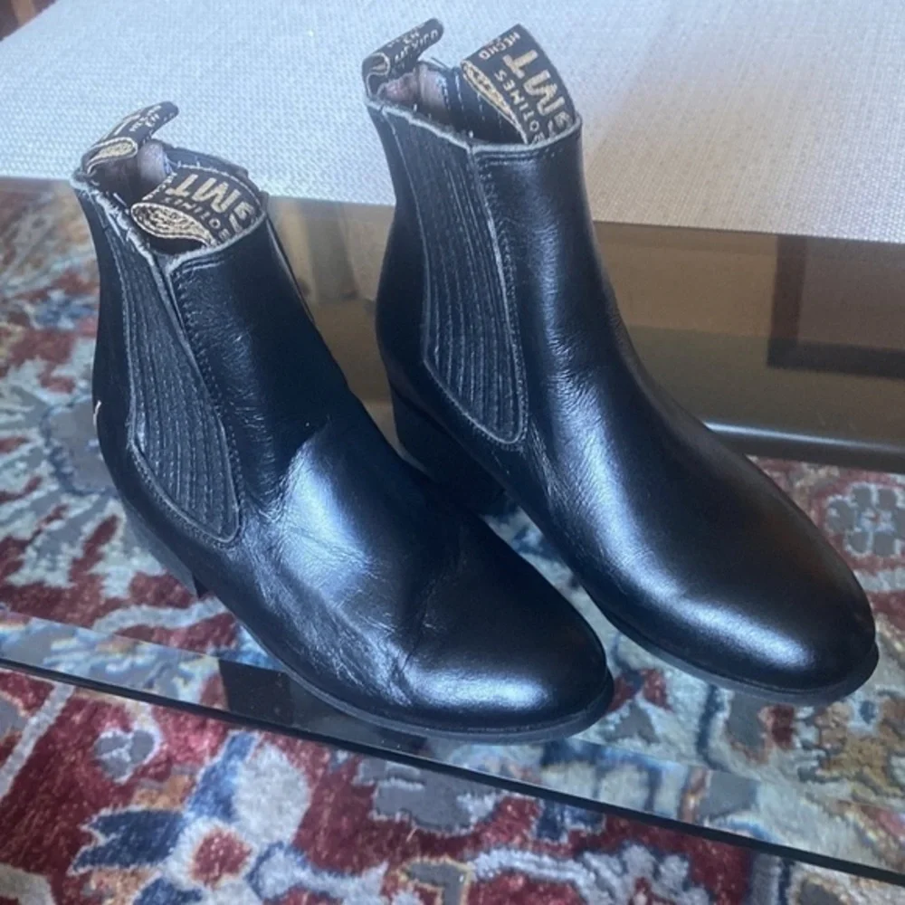 👧🏻🧒🏻 Kids boots in good condition made in Mexico size6,100% percent leather